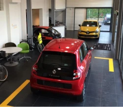 voiture twingo rouge